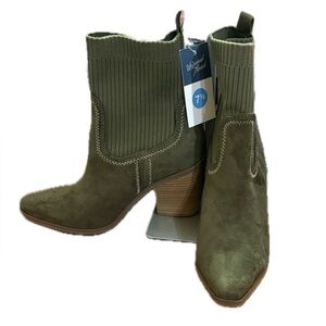 Universal Thread Olive Ankle Booties